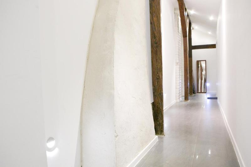 Large Double Room image 2