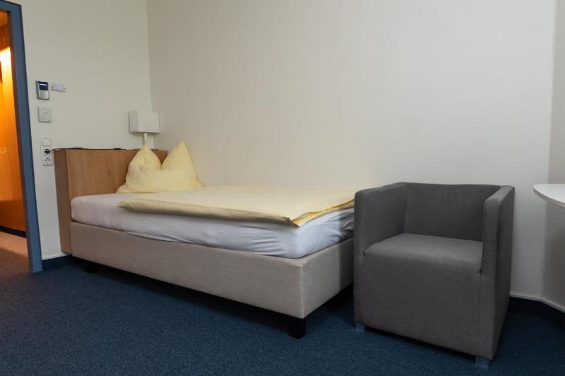 Single Room image 4