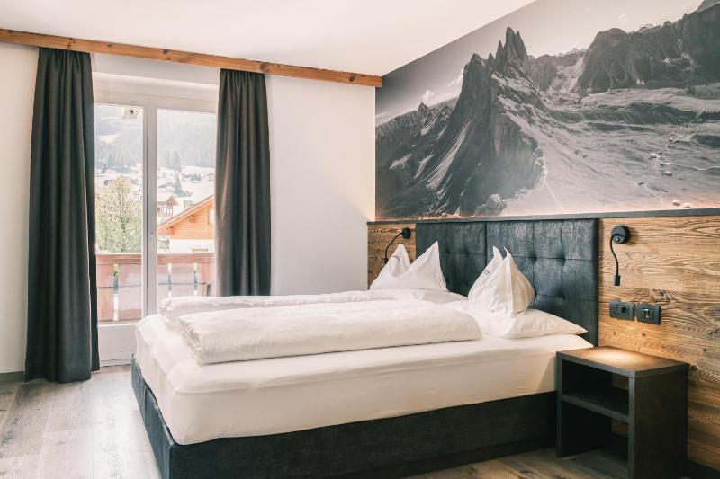 Deluxe Room image 4
