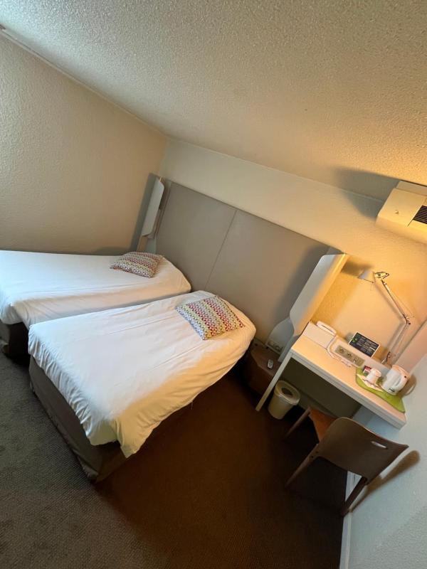 One Double Bed  2 Single Beds - Room Next Generation image 4