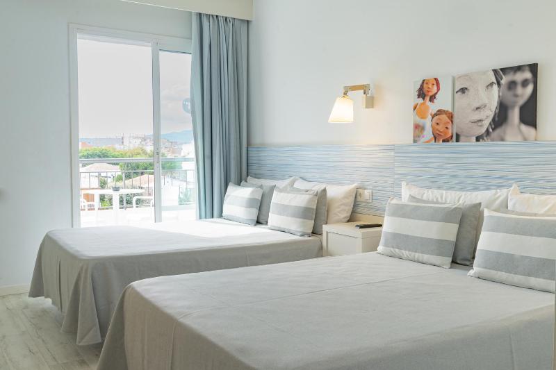 Deluxe Quadruple Room (4 adults) image 4