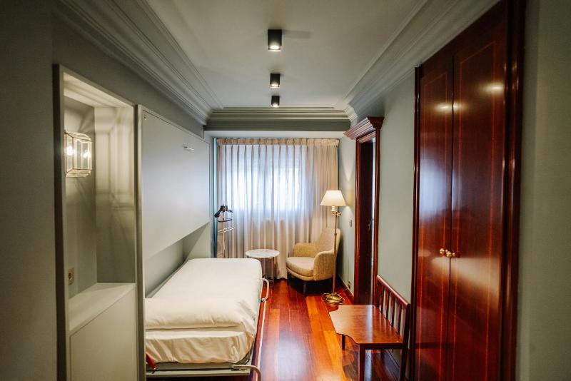 Standard Triple Room image 2