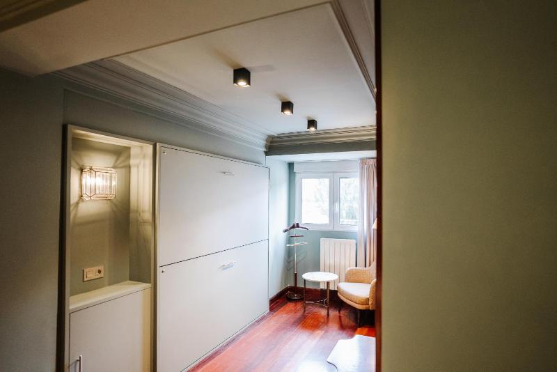 Standard Triple Room image 4
