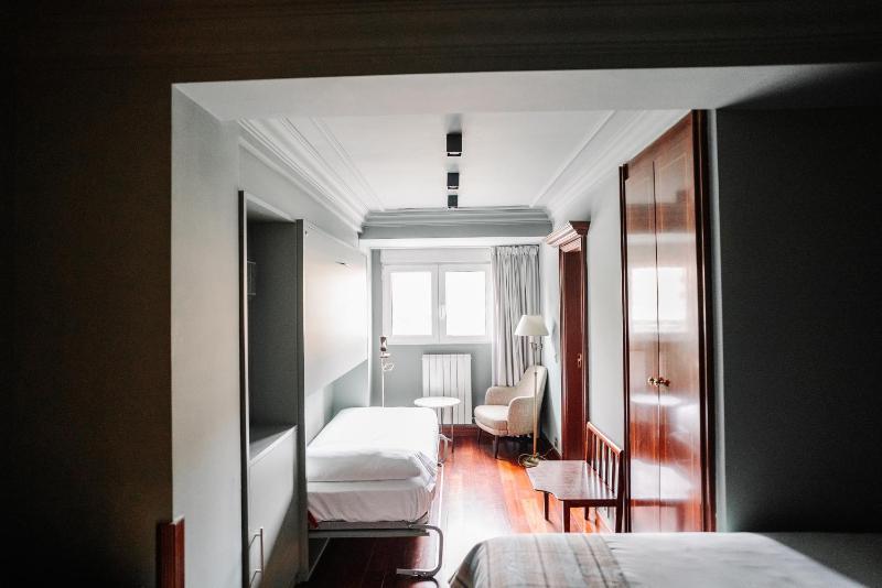 Standard Triple Room image 3