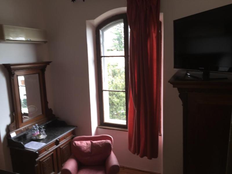 Double or Twin Room image 3