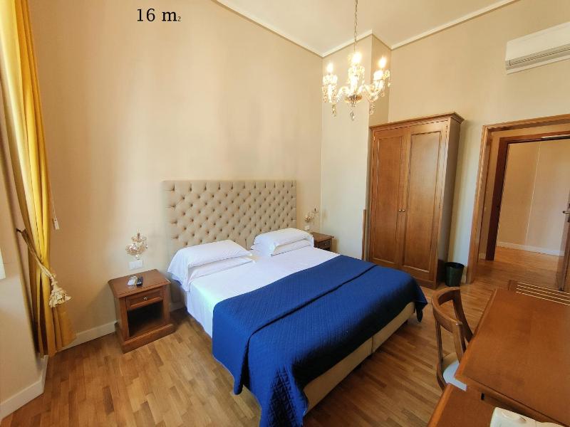 Double Room image 1