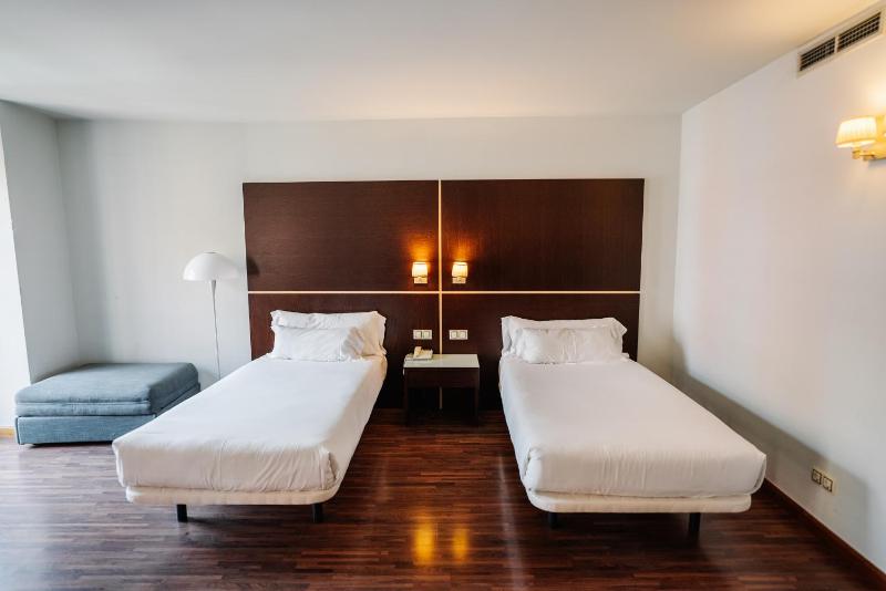 Twin Room  image 3