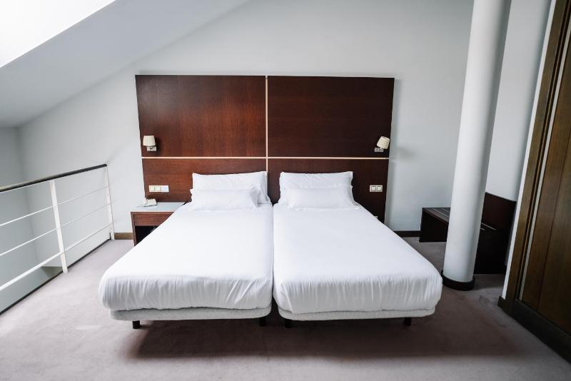 Duplex Twin Room with Living Room  image 1