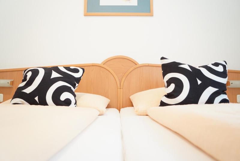 Double Room image 3