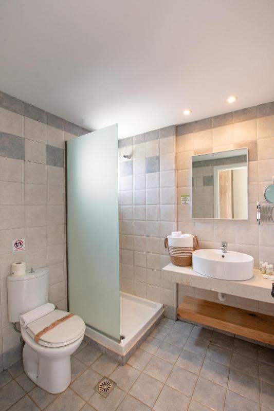 Triple Room with Garden View image 2