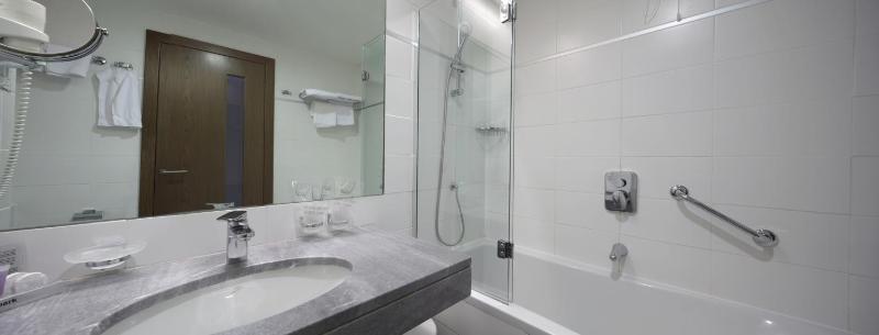 Superior Double Room with Balcony with Park View image 3
