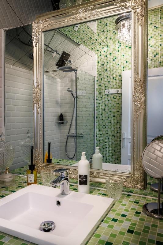 King Room with Balcony, Sanctuary View and Free Spa access  image 3