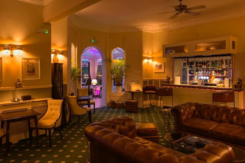 Riviera Lodge Hotel - image 17