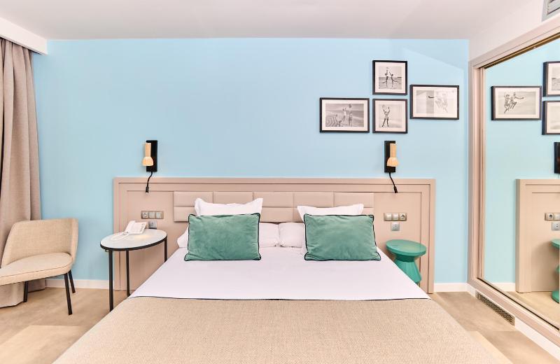 Superior Twin Room with Lateral Sea View  image 4