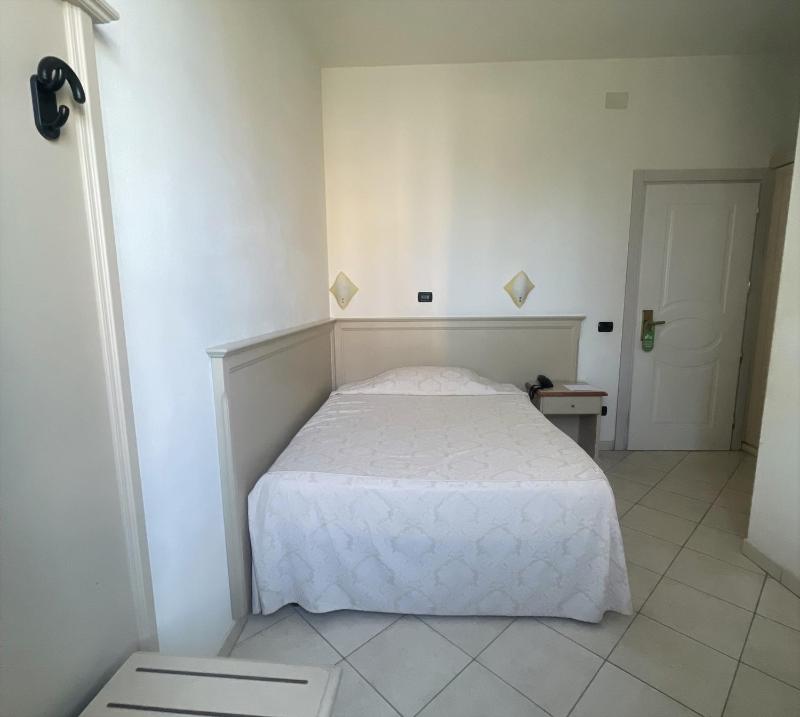 Single Room image 3