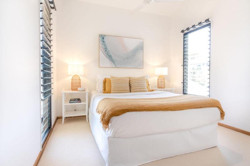 Coastal Getaway Across From Dicky Beach - image 28