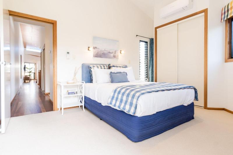 Coastal Getaway Across From Dicky Beach - image 6