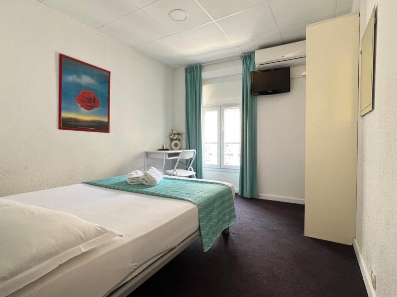 Standard Double Room image 3