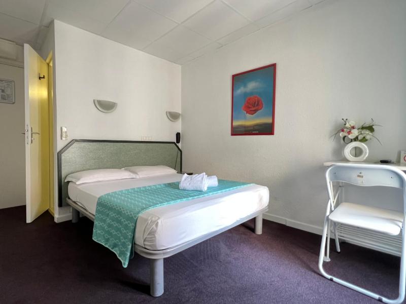 Standard Double Room image 1