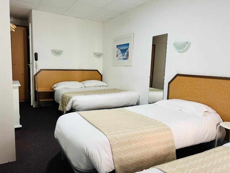 Quadruple Room image 4