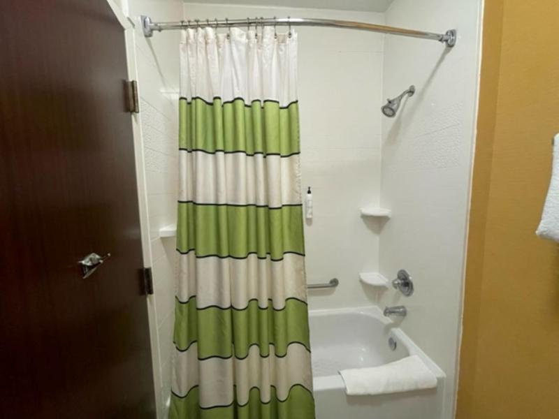 Queen Room with Two Queen Beds - Hearing Accessible image 2