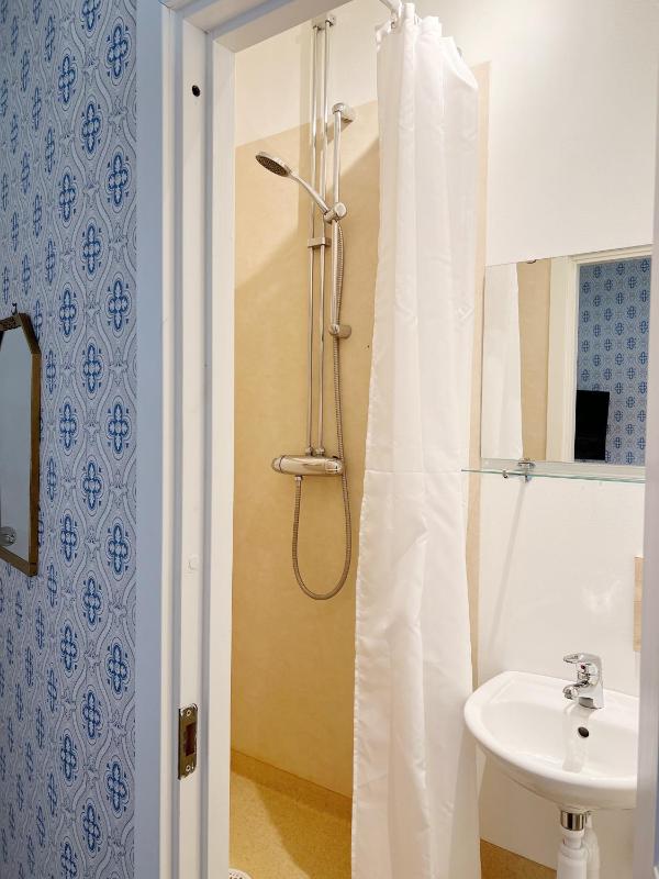Budget Single Room image 3