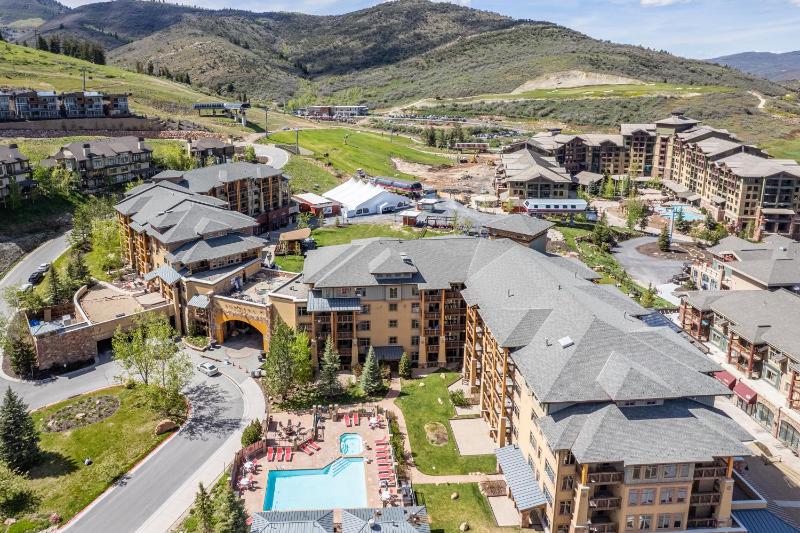 Unequalled Ski in Out Location Next to Gondola Superior 1BR Pool Condo Nast Winner B318 - image 2