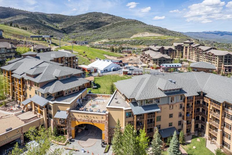 Unequalled Ski in Out Location Next to Gondola Superior 1BR Pool Condo Nast Winner B318 - image 21
