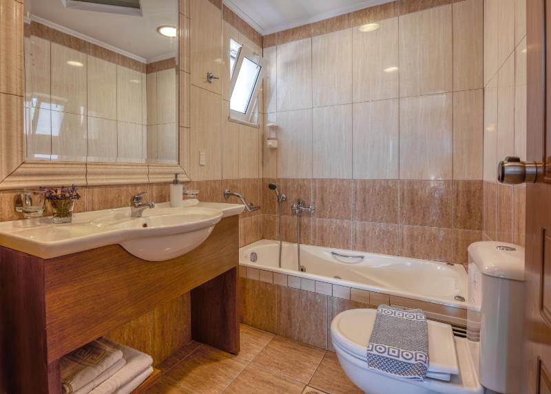 Double or Twin Room with Balcony image 3