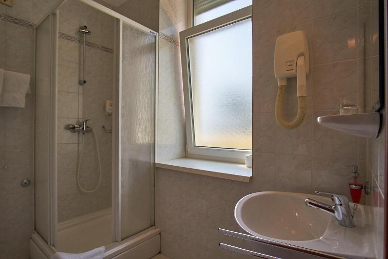 Hotel Vila Ružica- glavna zgrada i depandanse - image 15