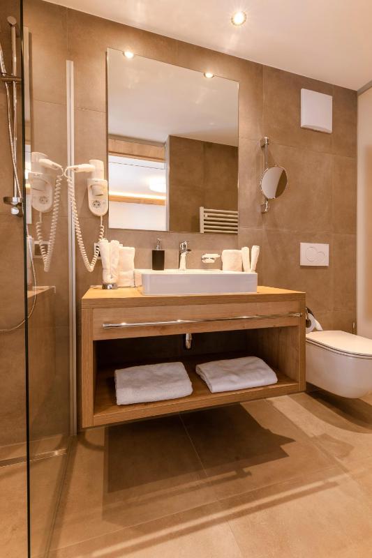 Double Room image 4