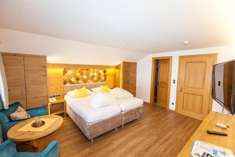Quadruple Room image 3