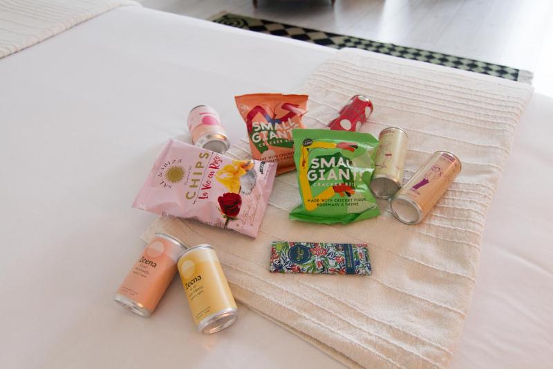 Deluxe Double Room with Extra Bed image 2