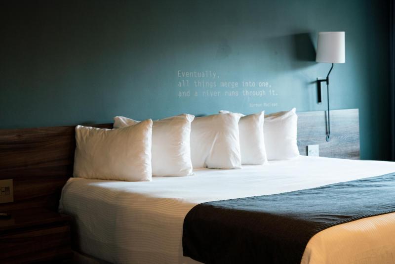 King Room image 3