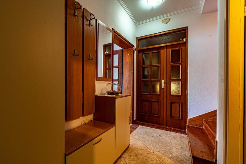 Three-Bedroom Apartment with Terrace and Sea View image 2