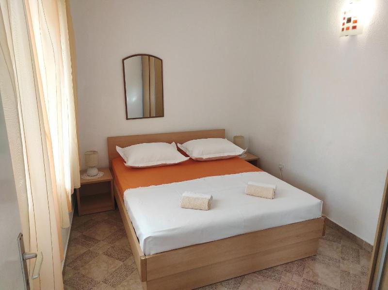 One-Bedroom Apartment with Terrace and Sea View image 1