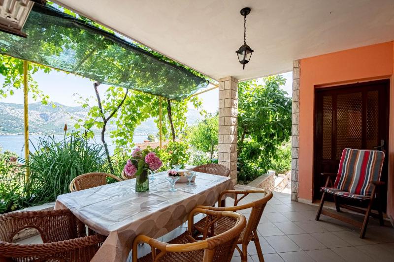Two-Bedroom Apartment with Terrace and Sea View image 3