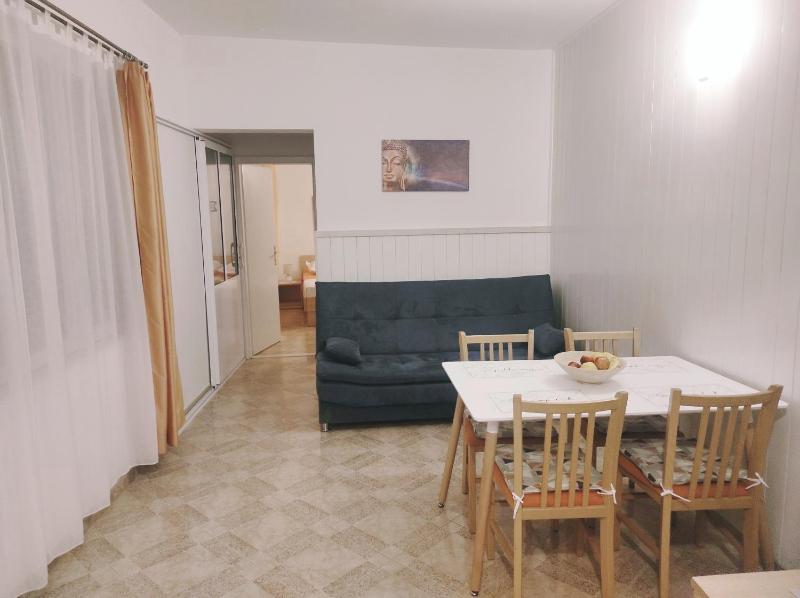 One-Bedroom Apartment with Terrace and Sea View image 4
