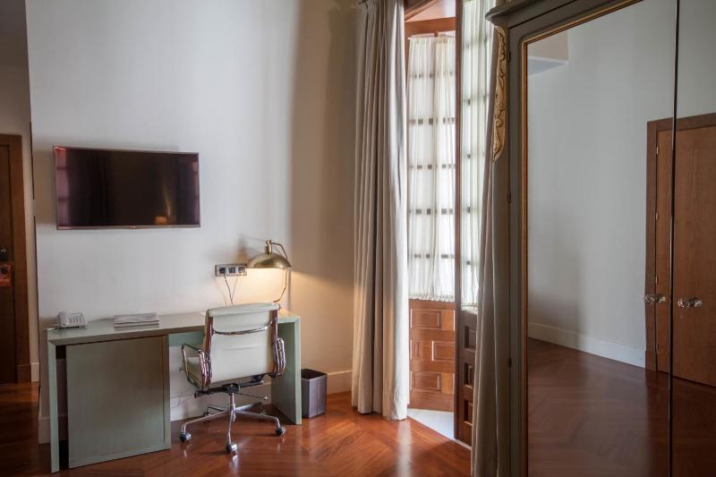 Standard Suite image 4