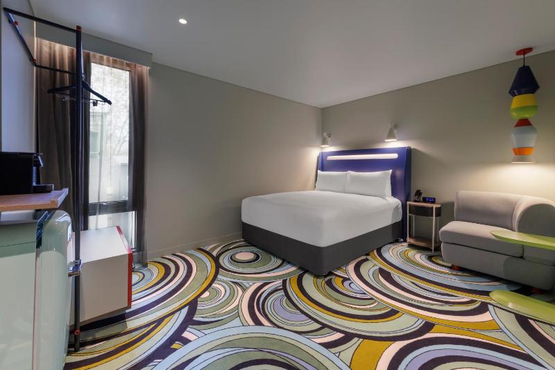 Adge Accessible Queen Room image 1