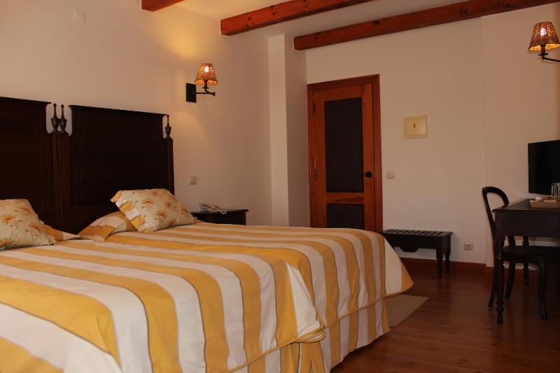 Double or Twin Room image 3