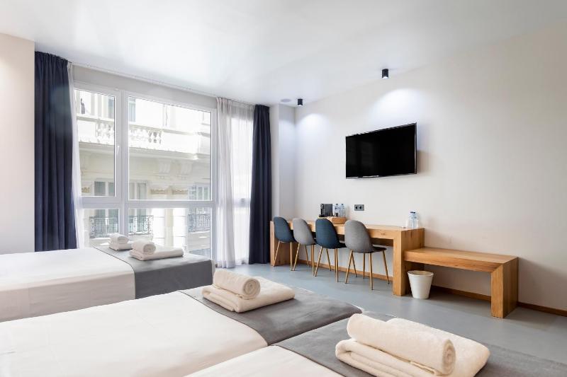 NALU Valencia Boutique Rooms - image 4