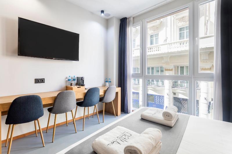 NALU Valencia Boutique Rooms - image 11