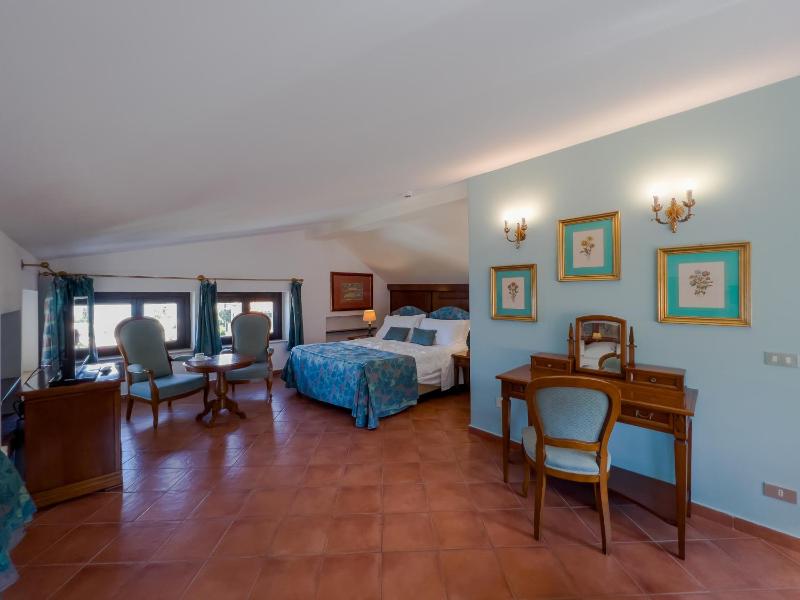 Family Room with Sea View image 2