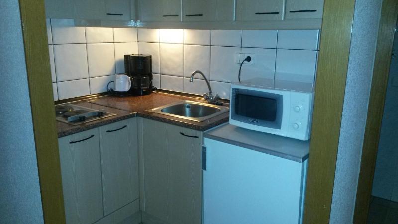 One-Bedroom Apartment with Balcony (3-4 Adults). image 3