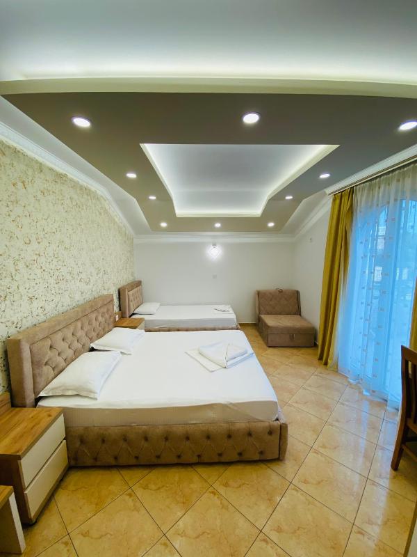 Studio with Balcony (4 Adults) with Free Parking and Wi-Fi image 3