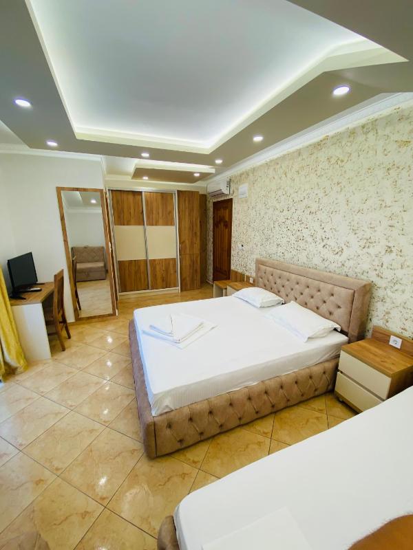 Studio with Balcony (4 Adults) with Free Parking and Wi-Fi image 4
