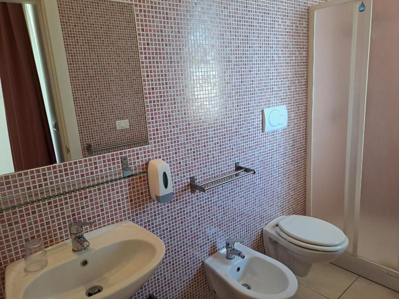 Double Room with Balcony image 2