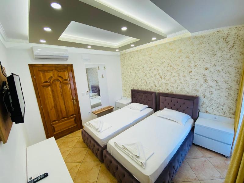 Two-Bedroom Apartment (4 Adults)  with Free Parking and Wi-Fi image 4