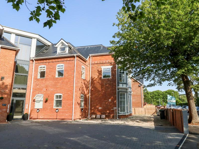 Flat 6 Thornlow Heights - image 1